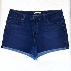 Levi Strauss & Co. Mid-Length Shorts. Women's Plus Size: W34x05L.